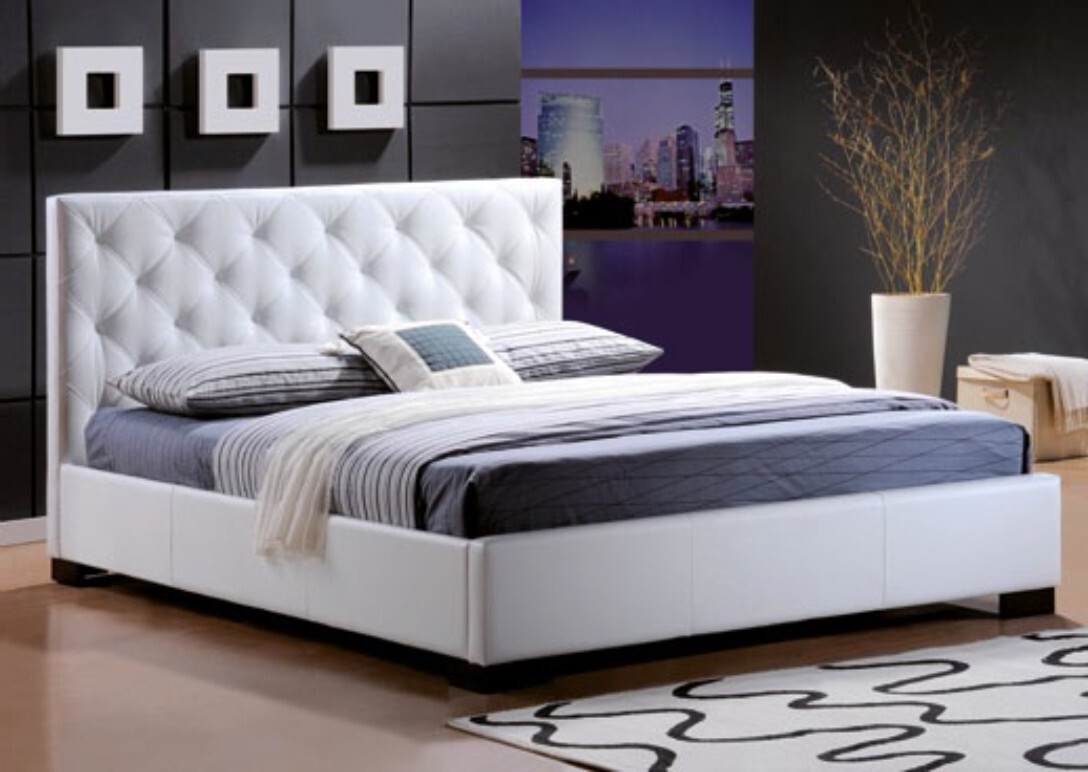 Moderní bílá postel